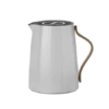 Stelton Emma Thee Thermoskan 1 Liter Grijs -Koffie- en theewinkel ol x 201 1 emma vacuum jug tea grey