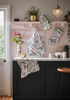 Ulster Weavers Oriental Birds Theemuts Katoen Crème 7 Ulster Weavers Oriental Birds Theemuts Katoen Crème -Koffie- en theewinkel oriental birds main klein 3